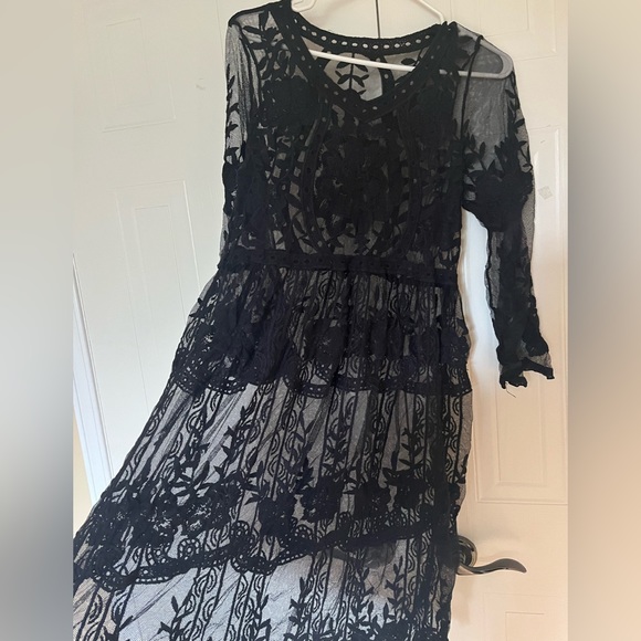 Semi-sheer Lacy Swimsuit Cover - Picture 2 of 5